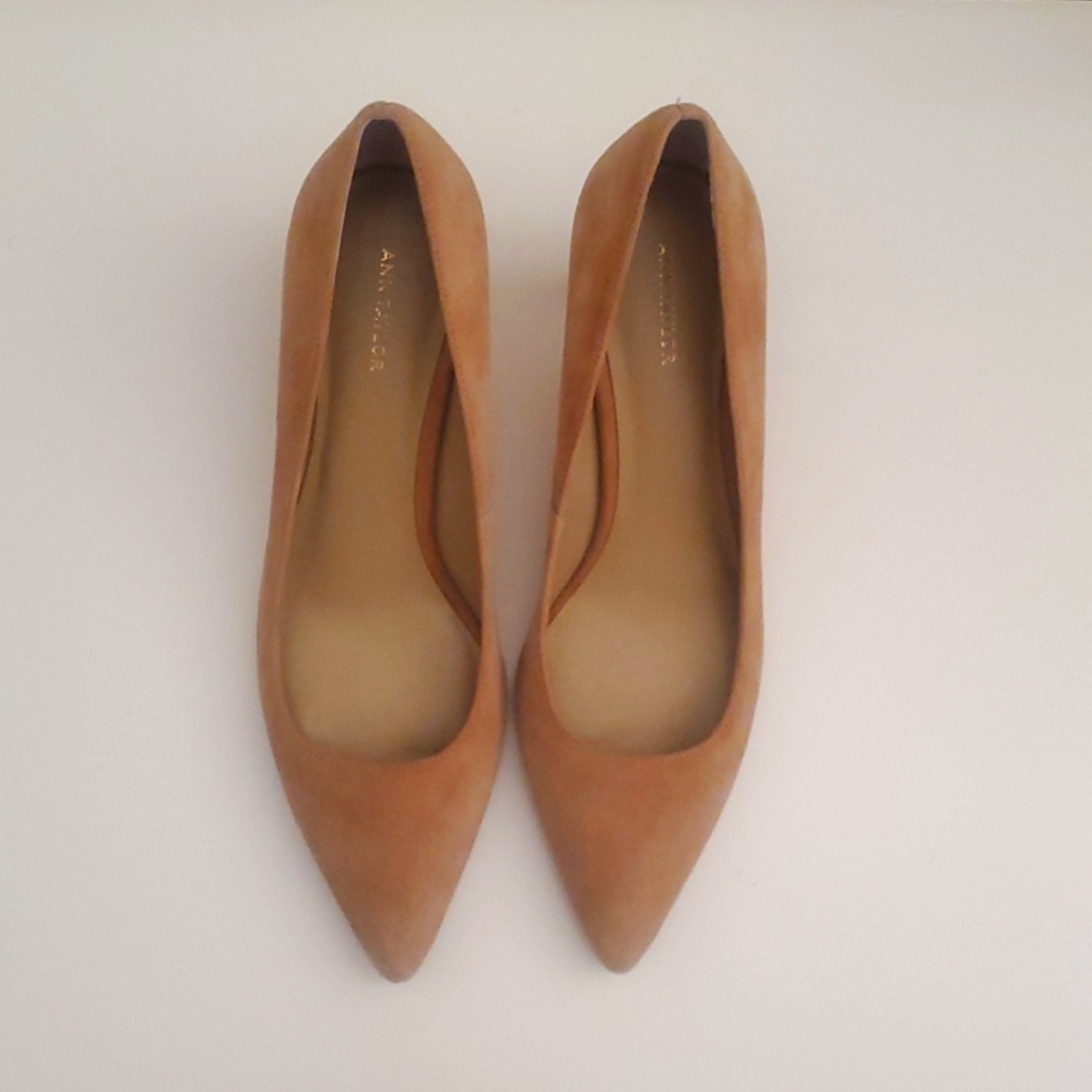 Ann Taylor Nude Suede Pump in women's size 8